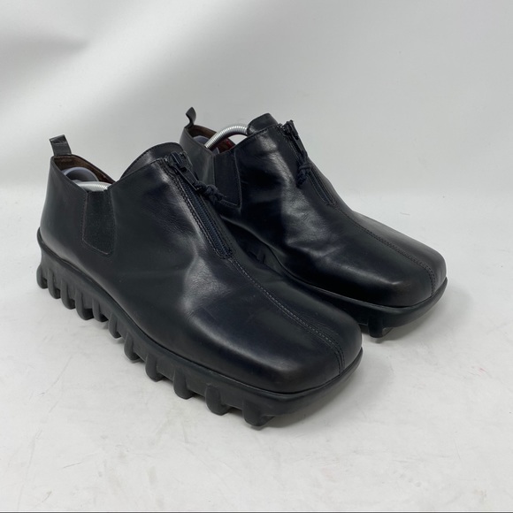 Donald J Pilsner black leather shoes ridged bottom - Picture 3 of 6